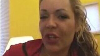 Милфа и ее большая шишка - порно видео