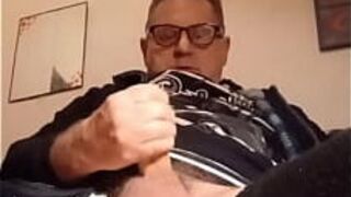 «Эксгибиционистская» дрочка - порно видео