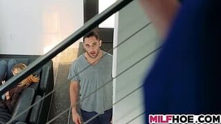 Если ты не трахнешь его, то мама будет - порно видео