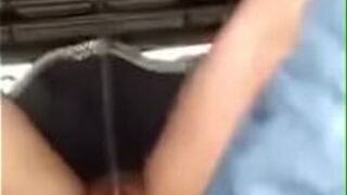 Молодые люди из Измира трахают цыпочку, в конце хлестает ональная цыпочка - порно видео