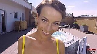 Горячий секс с джакузи на улице в видео от первого лица - порно видео