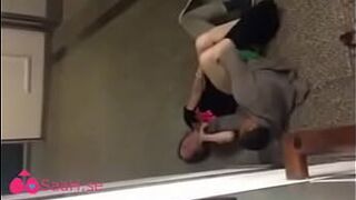 Настоящий. Учителя застукали за трахом в школьном коридоре. - порно видео