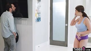 Молодая азиатка с большими сиськами Хлоя Сюрреал отомстила за измену подруги с отчимом - порно видео