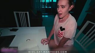 Сводный брат связал девственную сестру за просмотр порно, чтобы решить ее проблему - порно видео