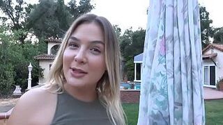 Возбужденная сводная сестра каждый день хочет член брата - порно видео