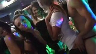 семь девушек жестко трахнули стриптизершу на вечеринке - порно видео
