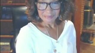 Сексуальная зрелая чернокожая перед вебкамерой - порно видео