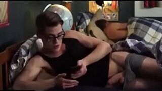 Сосед по комнате подросток - порно видео