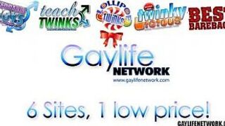 Мейсон дрочит над собой - порно видео