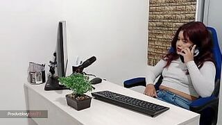 Босс, если хочешь, я дам тебе очень богатый трах в эту задницу, но не выбрасывай меня - порно видео