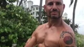 ПЛЯЖНОЕ ТЕЛО, БРАТАН - порно видео