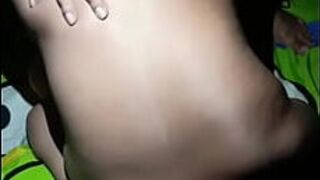 Пока отца не было дома, мать занималась сексом с работником кооператива, чтобы погасить долг. - порно видео