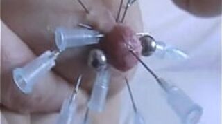Солевой раствор для инъекций, Экстремальные иглы доения сосков, Ебля бутылки шампанского - порно видео