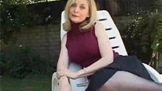 Удивительная зрелая клубничная блондинка влюбилась в член - порно видео
