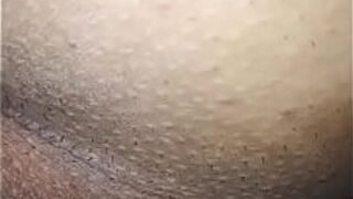 Лизать гладкую задницу - порно видео