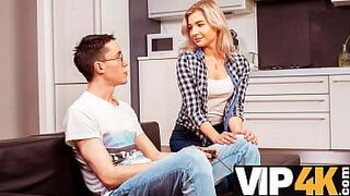 СИСПОРН. Мальчик хотел поиграть, но русская сводная сестра соблазнила его на секс - порно видео